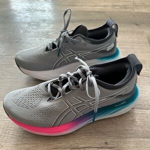 EUC ASICS Nimbus Running Shoes - Women's Size 9